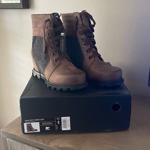 WOMEN'S JOAN OF ARCTIC WEDGE III LEXIE BOOTIE NWT tobacco/charcoal